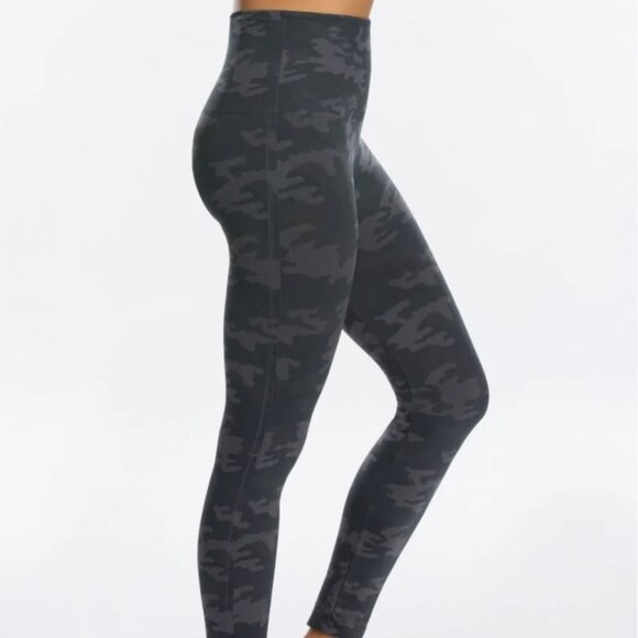 EUC, SPANX Look At Me Now Leggings Black and Gray Camo, Women's Size L - Picture 1 of 16